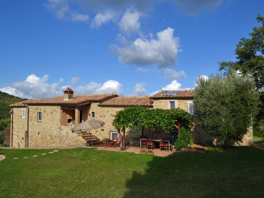 casa indipendente in vendita a Cinigiano