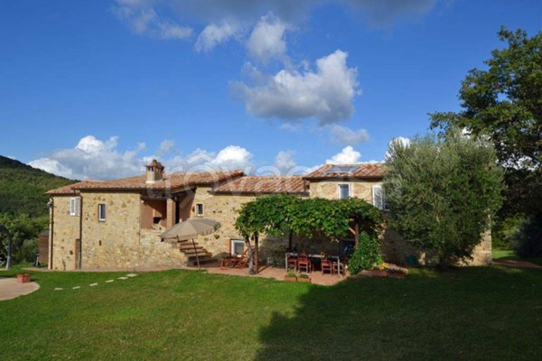 casa indipendente in vendita a Cinigiano in zona Monticello Amiata