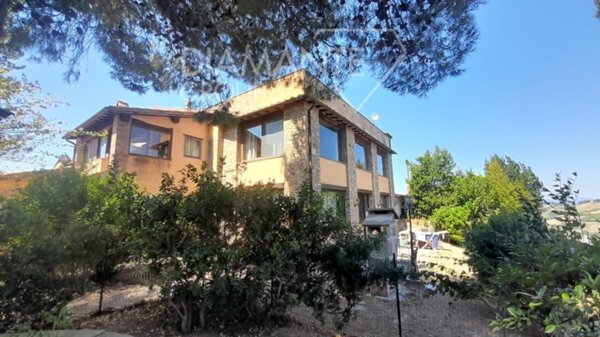 casa indipendente in vendita a Cinigiano