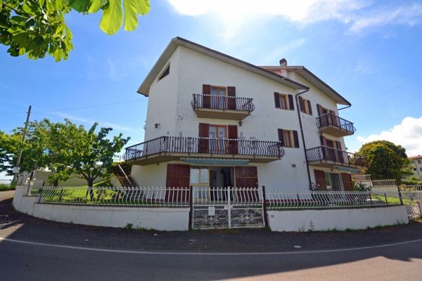 casa indipendente in vendita a Cinigiano in zona Monticello Amiata