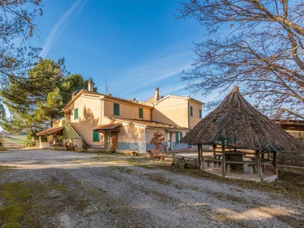 casa indipendente in vendita a Cinigiano