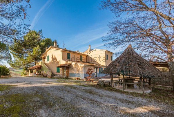 casale in vendita a Cinigiano in zona Porrona