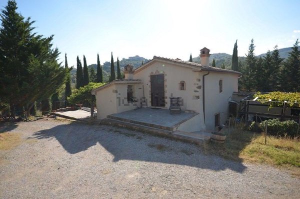 casale in vendita a Cinigiano