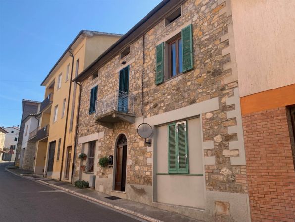 appartamento in vendita a Cinigiano in zona Sasso d'Ombrone