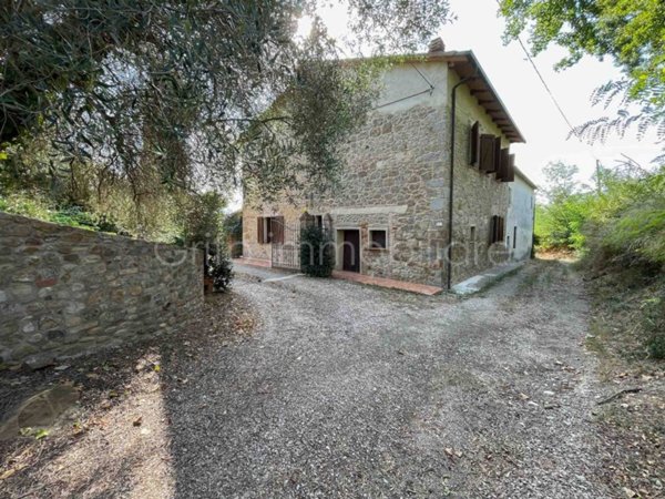 casa indipendente in vendita a Cinigiano