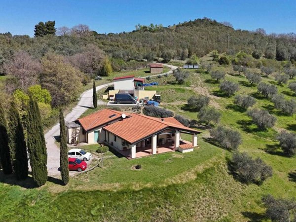 casa indipendente in vendita a Cinigiano