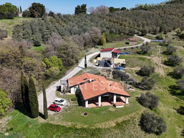 casa indipendente in vendita a Cinigiano