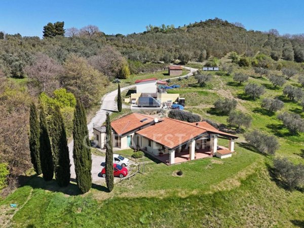 casa indipendente in vendita a Cinigiano