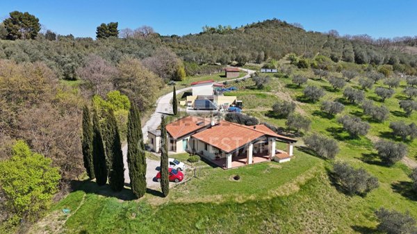casa indipendente in vendita a Cinigiano