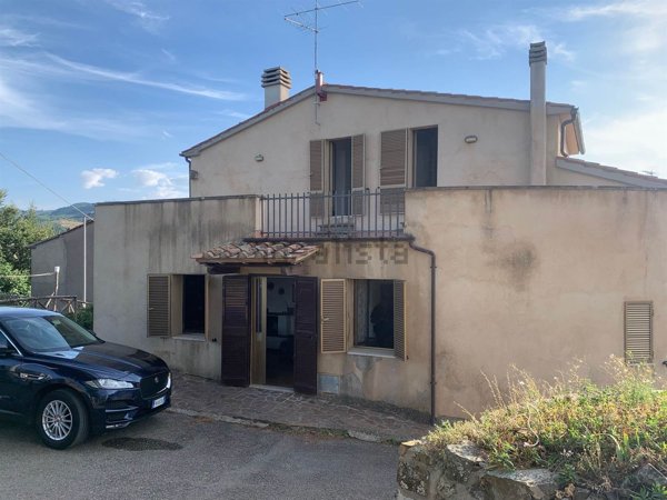 casa indipendente in vendita a Cinigiano