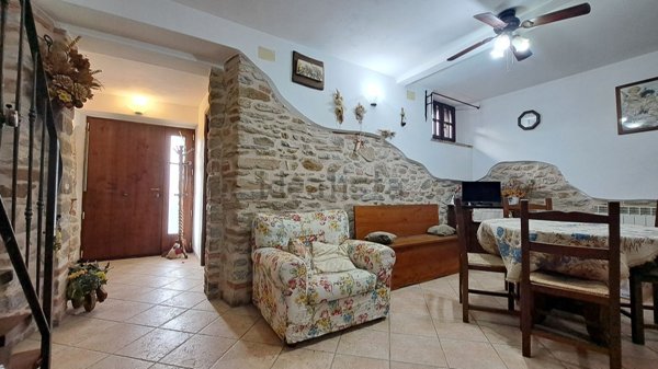 casa semindipendente in vendita a Cinigiano in zona Poggi del Sasso