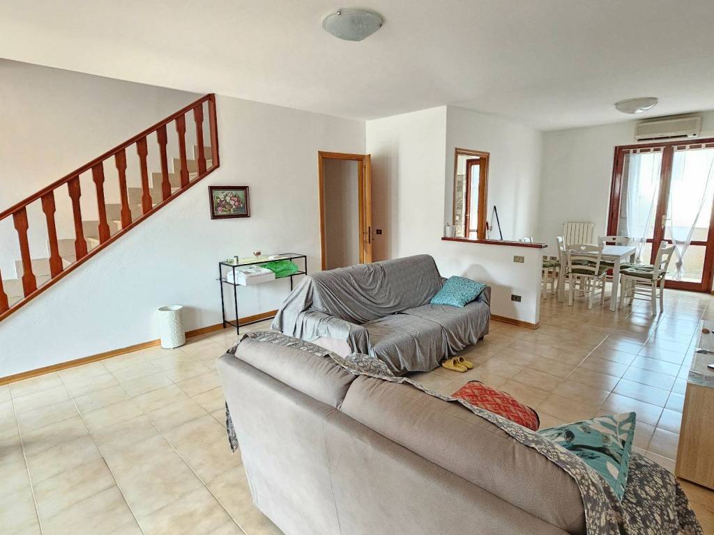 casa indipendente in vendita a Cinigiano