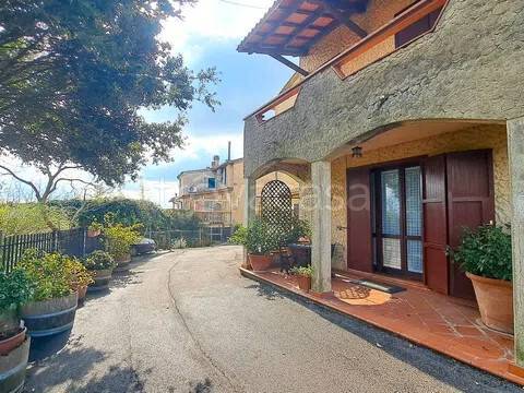 casa indipendente in vendita a Cinigiano in zona Poggi del Sasso
