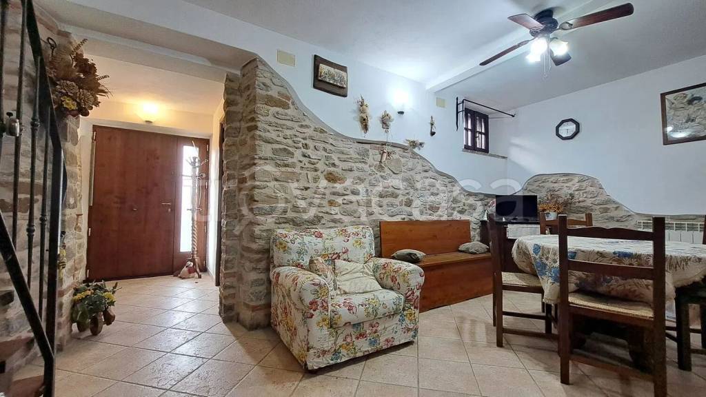 casa indipendente in vendita a Cinigiano in zona Poggi del Sasso