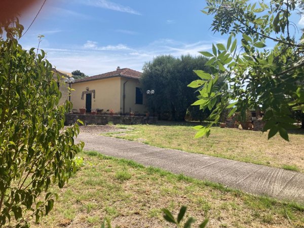 casa indipendente in vendita a Cinigiano in zona Poggi del Sasso
