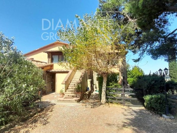 casa indipendente in vendita a Cinigiano