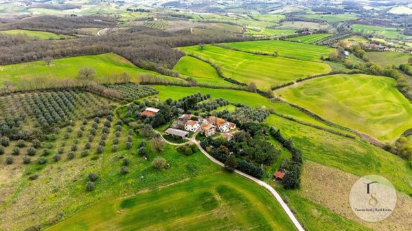 casale in vendita a Cinigiano