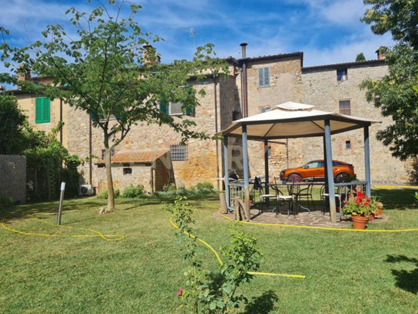 casa indipendente in vendita a Civitella Paganico in zona Pari