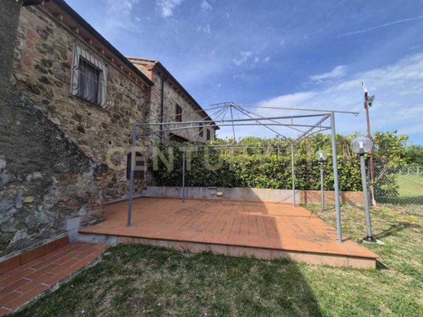 casa indipendente in vendita a Civitella Paganico in zona Pari