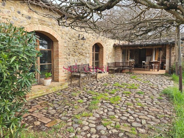 casa indipendente in vendita a Civitella Paganico in zona Pari