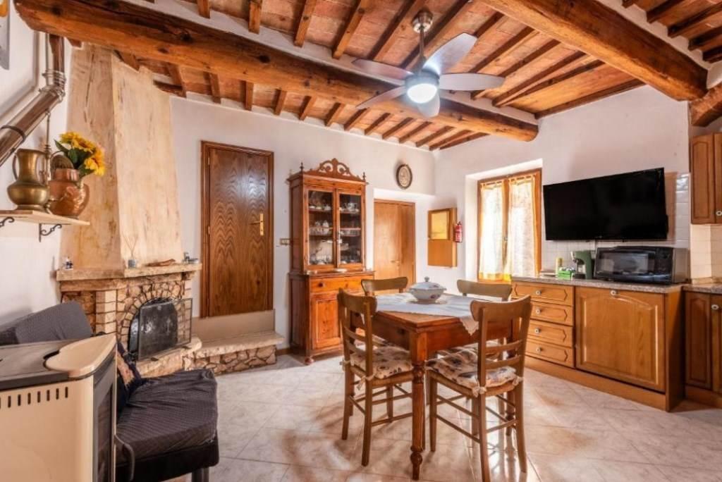 appartamento in vendita a Civitella Paganico in zona Pari