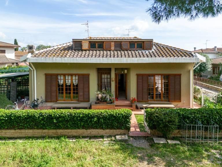 casa indipendente in vendita a Follonica