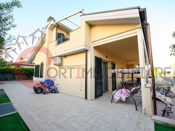 casa indipendente in vendita a Follonica