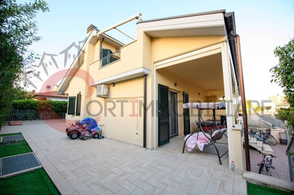 casa indipendente in vendita a Follonica