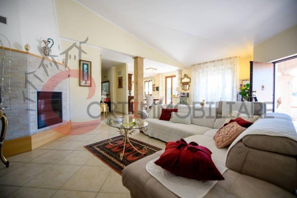 casa indipendente in vendita a Follonica