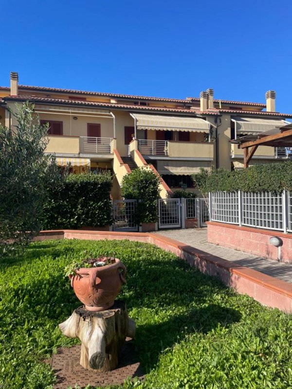 casa indipendente in vendita a Follonica