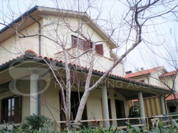 casa indipendente in vendita a Follonica