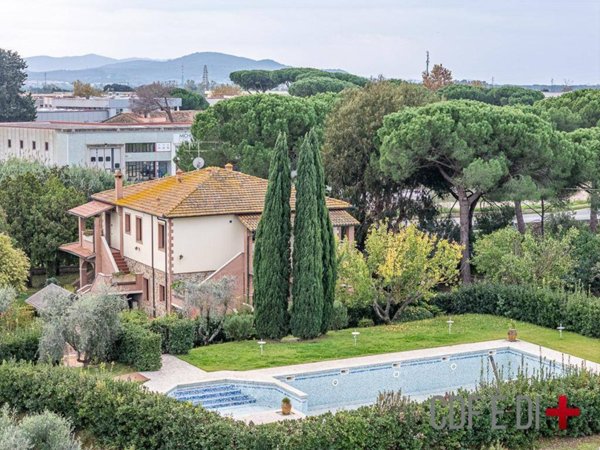 casa indipendente in vendita a Follonica
