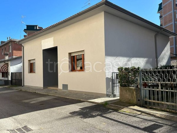 casa indipendente in vendita a Follonica
