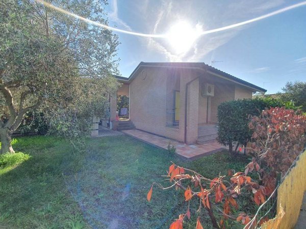 casa indipendente in vendita a Follonica