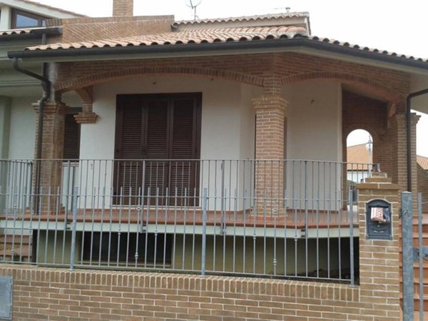 casa indipendente in vendita a Follonica