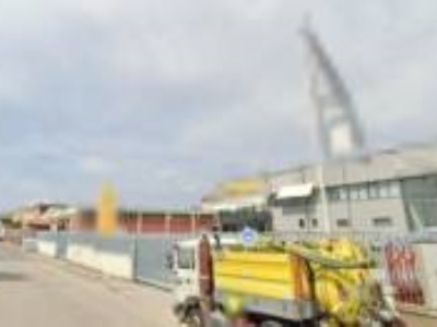 capannone in vendita a Follonica in zona Area Industriale