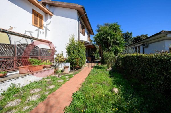 casa indipendente in vendita a Follonica