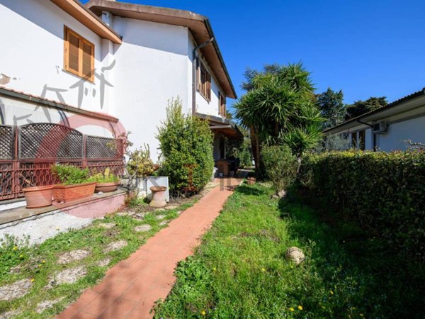 casa indipendente in vendita a Follonica