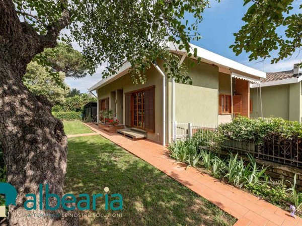 casa indipendente in vendita a Follonica