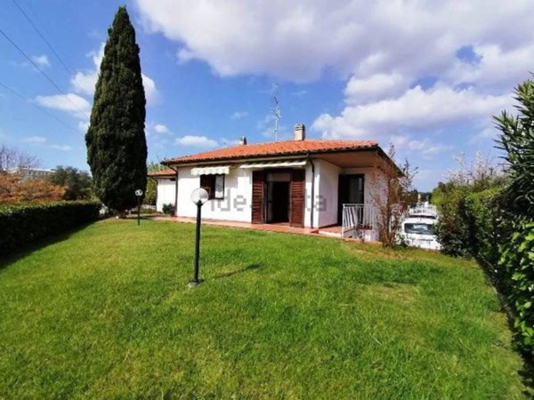 casa indipendente in vendita a Follonica