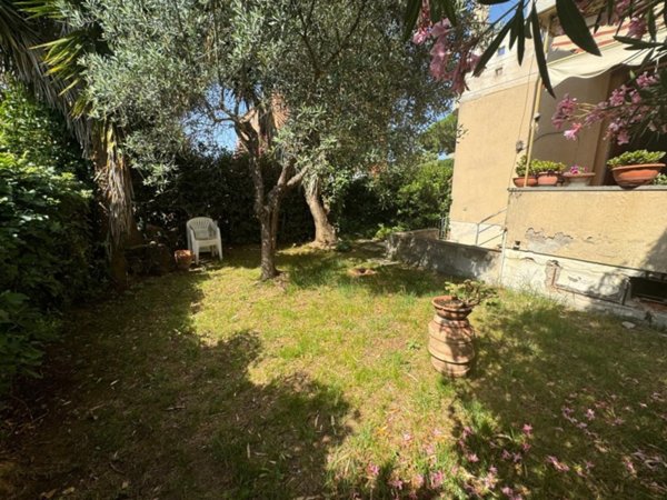 casa indipendente in vendita a Follonica