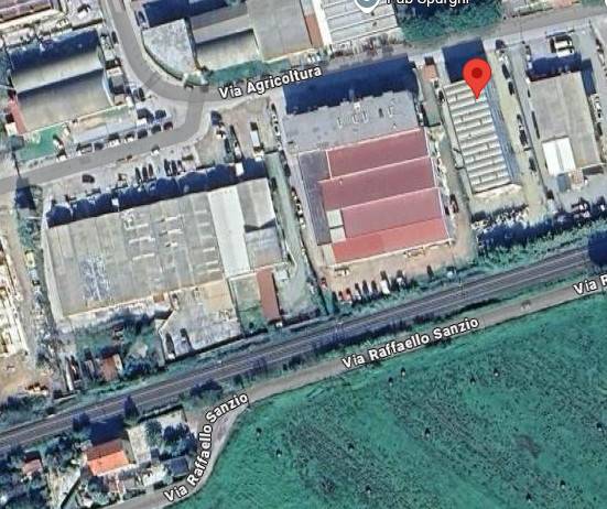locale di sgombero in vendita a Follonica in zona Area Industriale