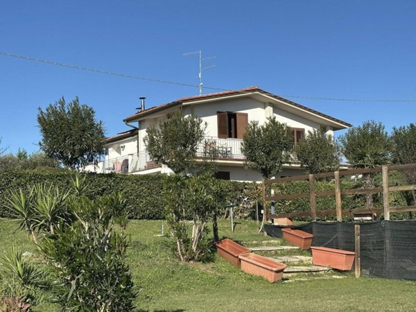casa indipendente in vendita a Follonica