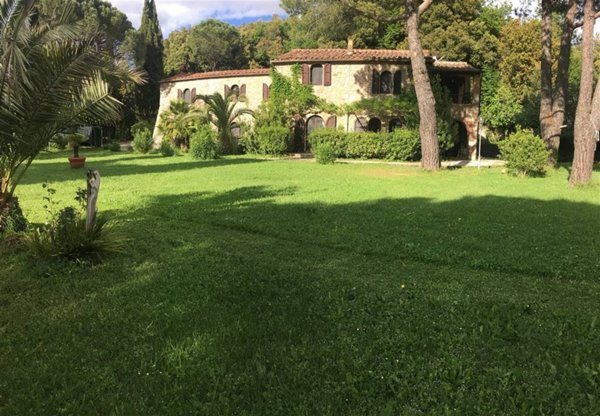 casa indipendente in vendita a Follonica