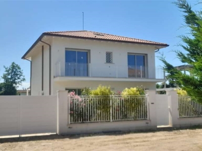 casa indipendente in vendita a Follonica