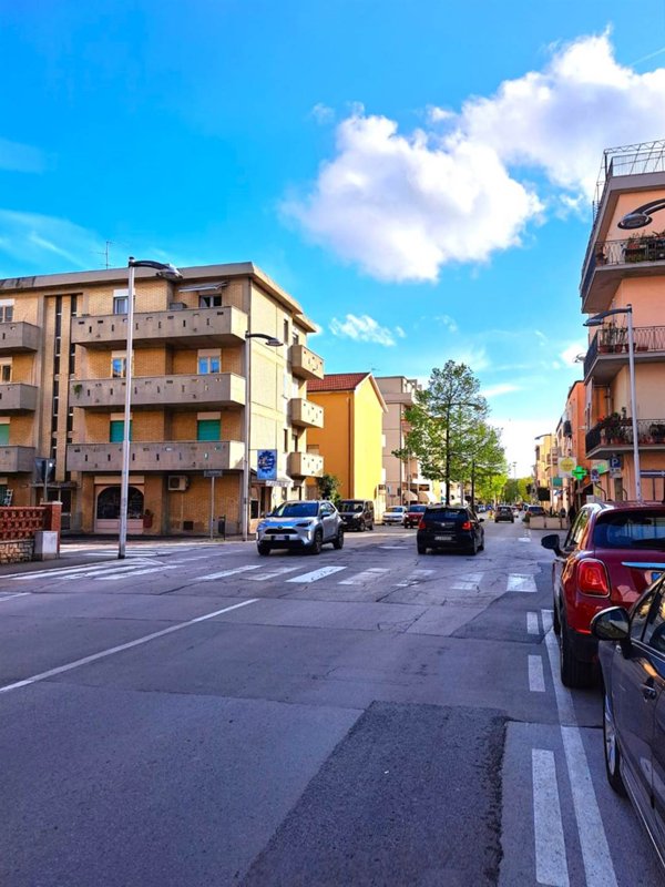 ufficio in vendita a Follonica