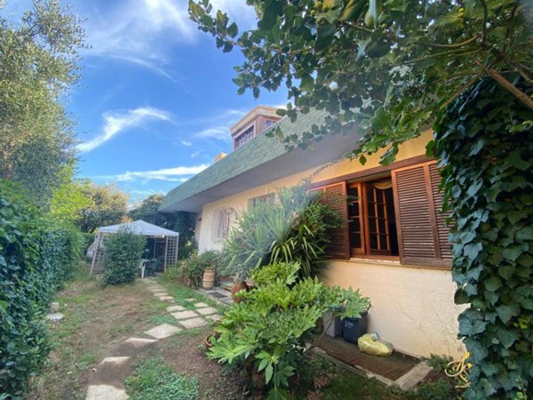 casa indipendente in vendita a Follonica