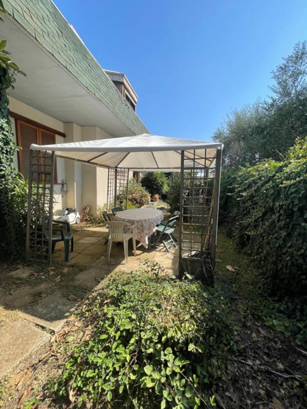 casa indipendente in vendita a Follonica