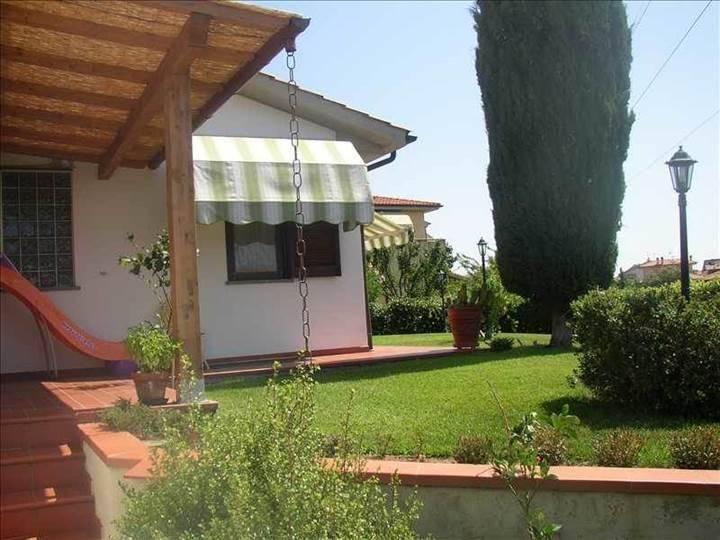 casa indipendente in vendita a Follonica