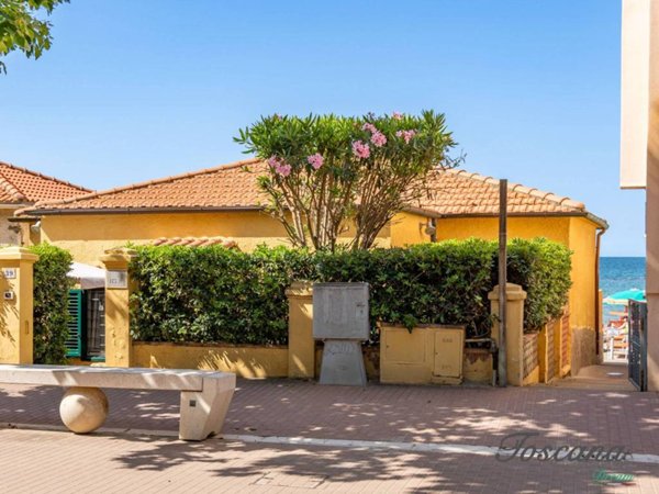 casa indipendente in vendita a Follonica